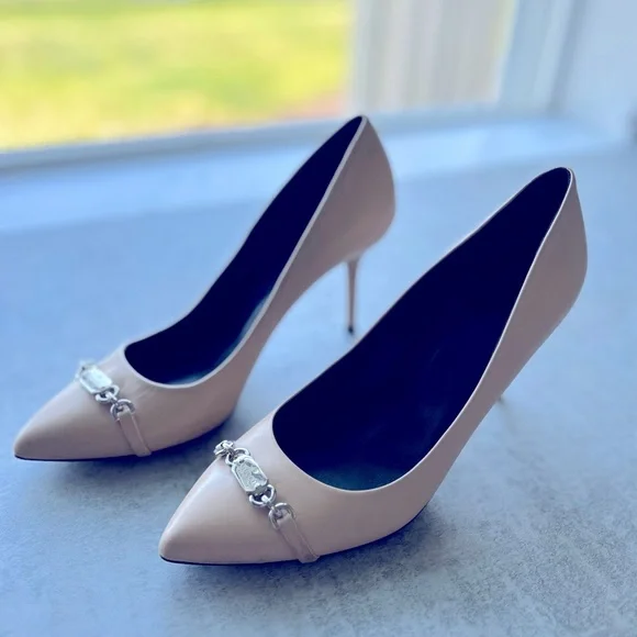 119. Nude Gucci Heels - Picture 2 of 12